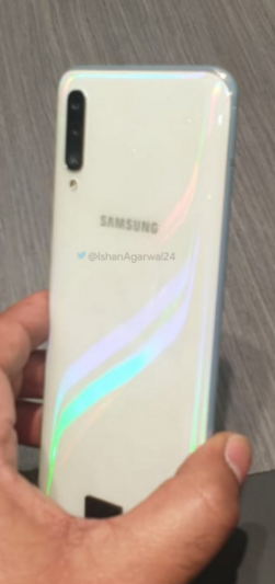 Samsung Galaxy A50 Prizma Beyaz rengi ile dikkat çekecek! SDN-3