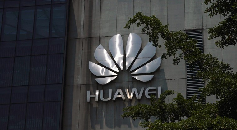 huawei-yeni-bir-anlasmaya-imza-atti.jpg