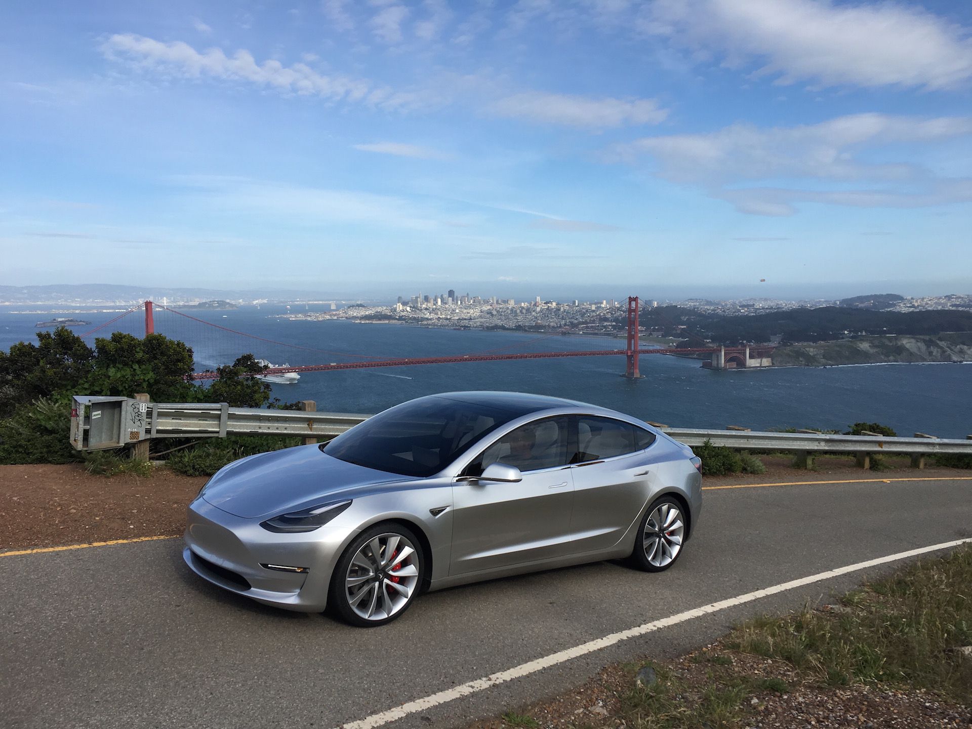 Tesla Model 3 yazılım güncellemesi aldı
