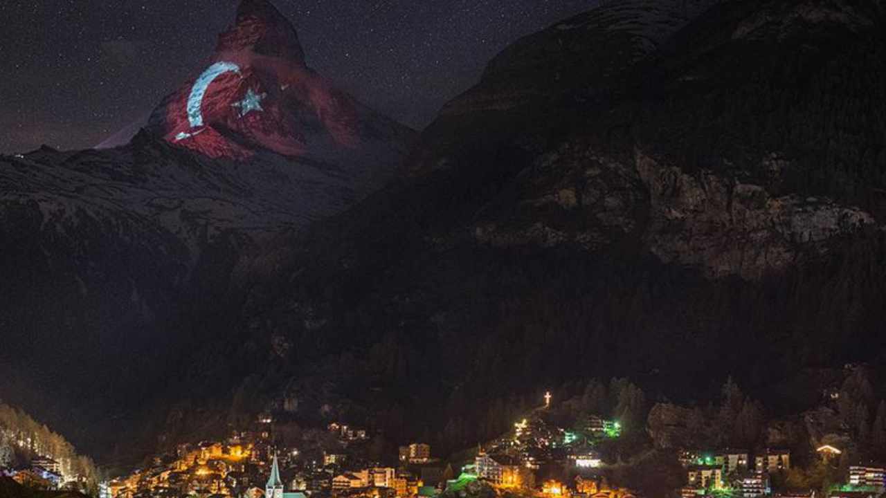 İsviçre Alpleri Türk bayrağı