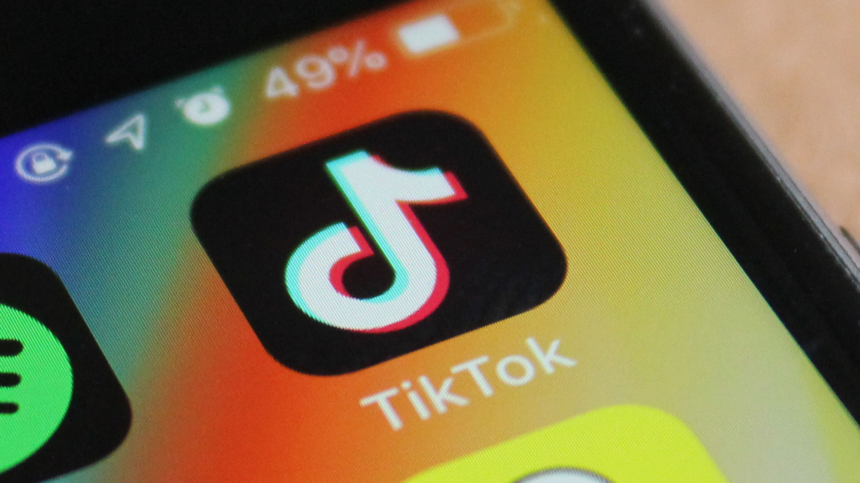 tiktok-ceken-genc-yasamini-yitirdi.jpg