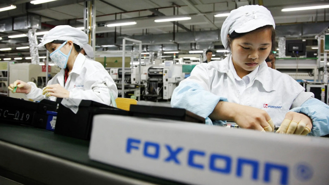 foxconn-iphone-12-uretimi-icin-adimi-atiyor.jpg