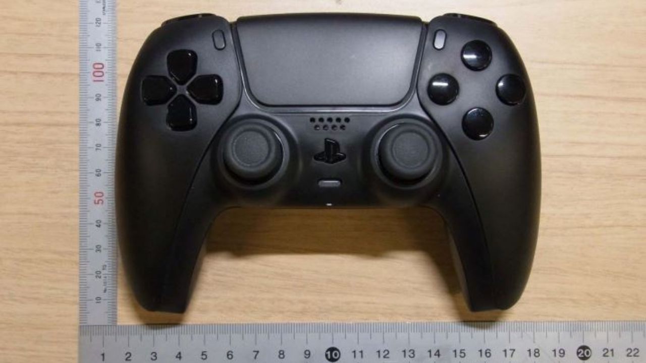 siyah-PlayStation-5-DualSense-kontrolcusu-00