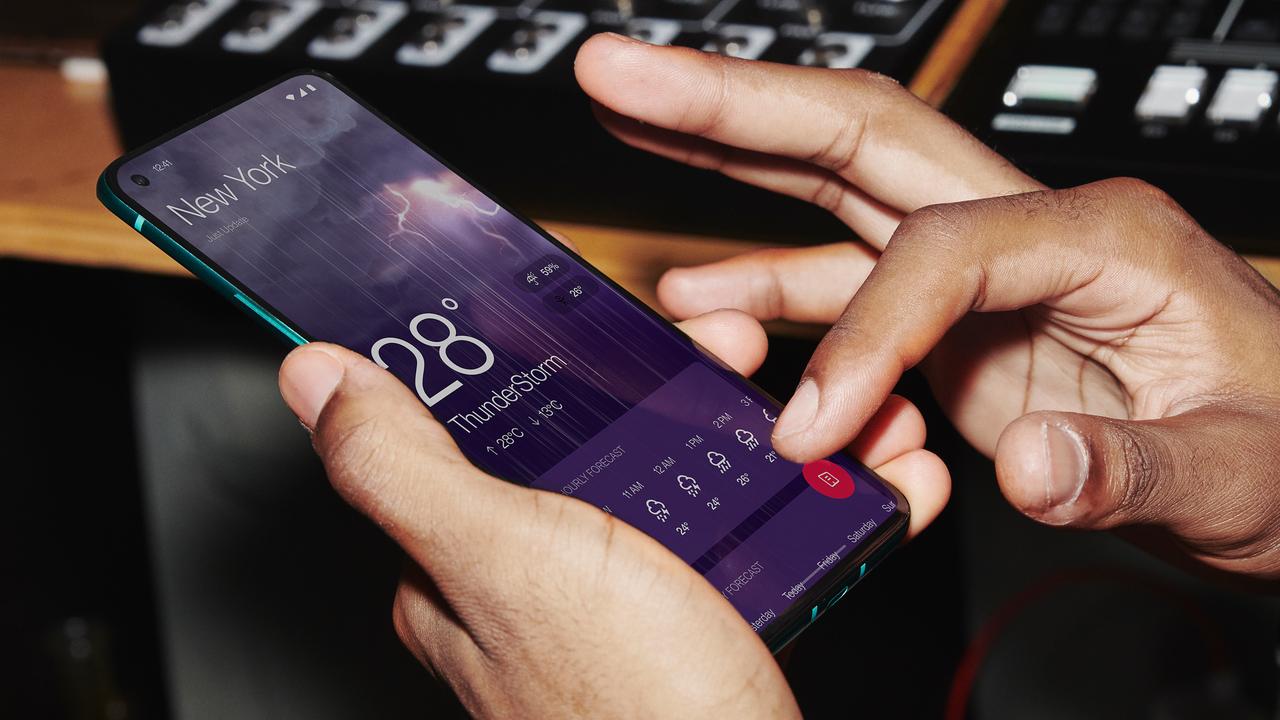 en iyi ekrana sahip akıllı telefonlar: Samsung OnePlus 8T