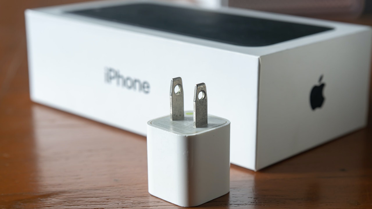 Apple davayı kaybetti: Kutudan şarj aleti çıkacak mı?