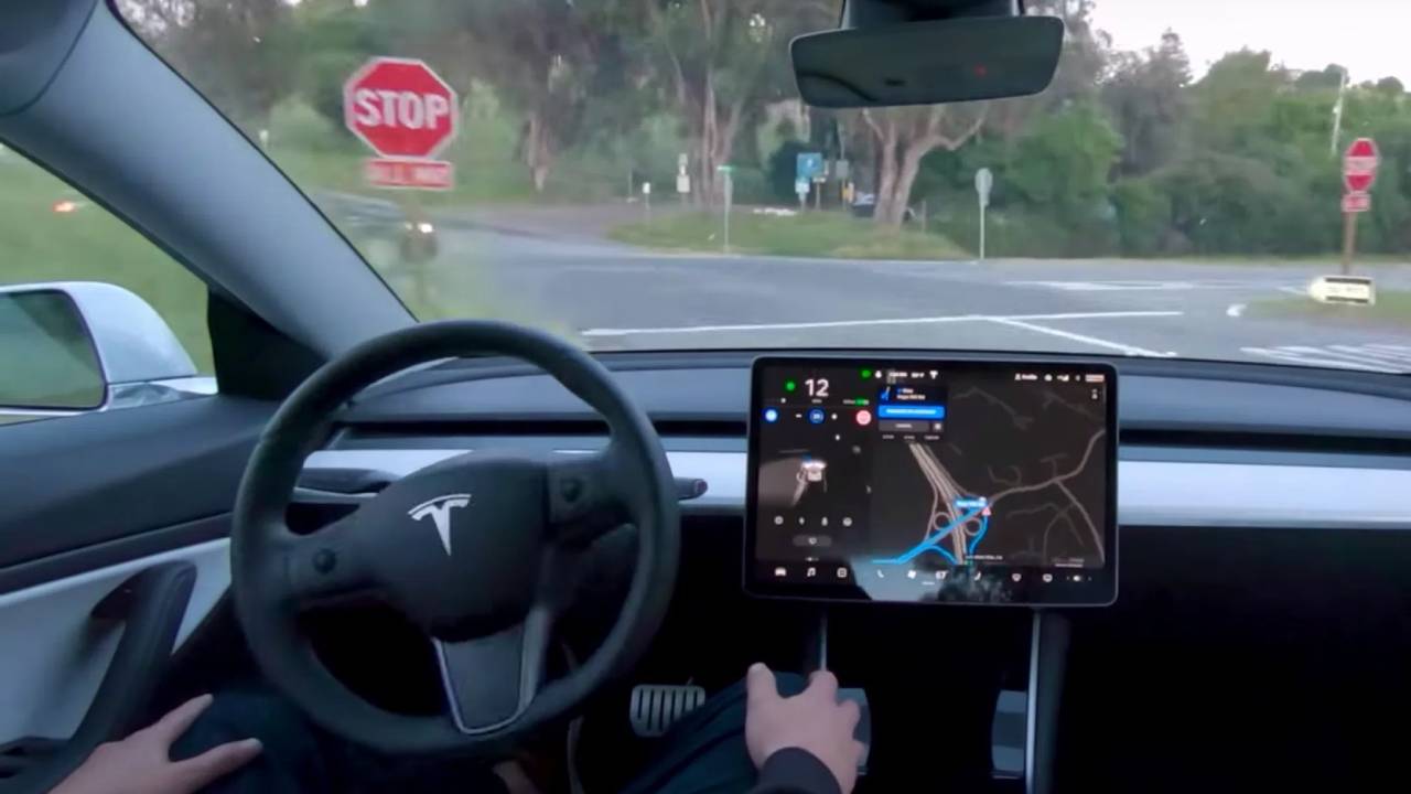 Tesla, seviye 5 tam otonom sorunlarından bahsetti