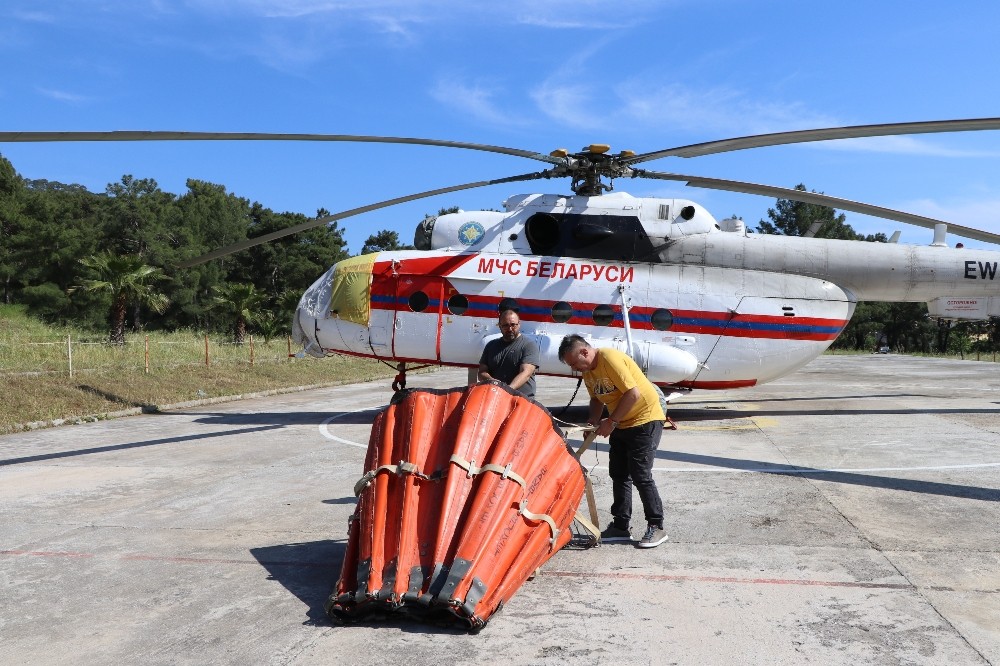 Orman yangını söndürme helikopteri