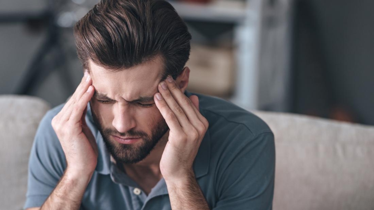 Baş ağrısı koronavirüs belirtisi mi?