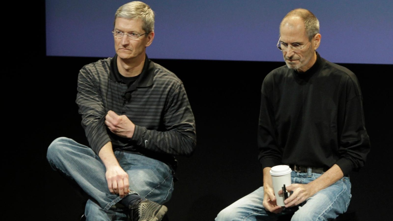 Apple CEO'su Tim Cook ile Steve Jobs