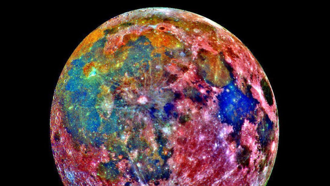 Renkli Ay görüntüleri