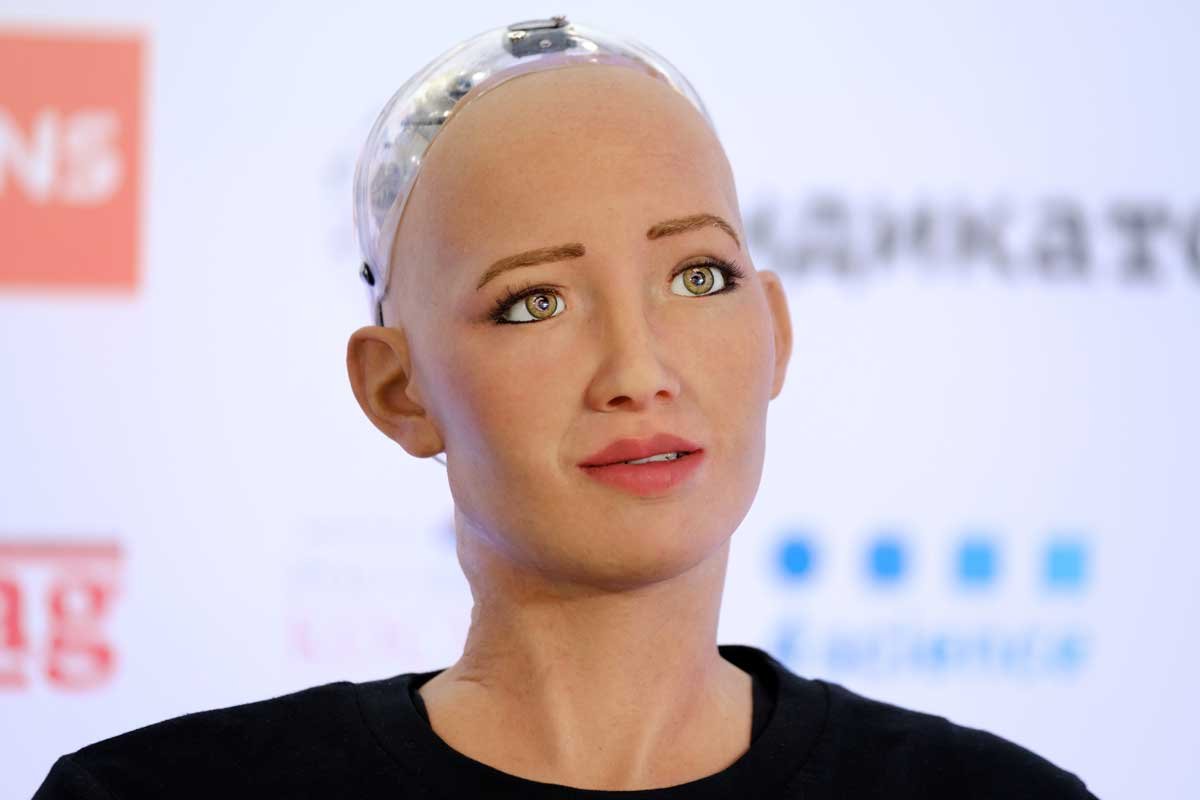 Vatandaşlık alan ilk insansı robot Sophia'nın tuhaf isteği! -  ShiftDelete.Net