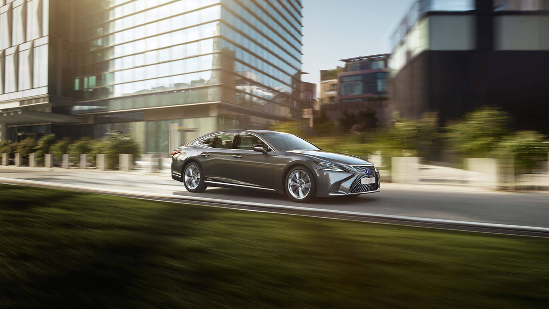 Yeni Lexus LS Hybrid fiyat listesi