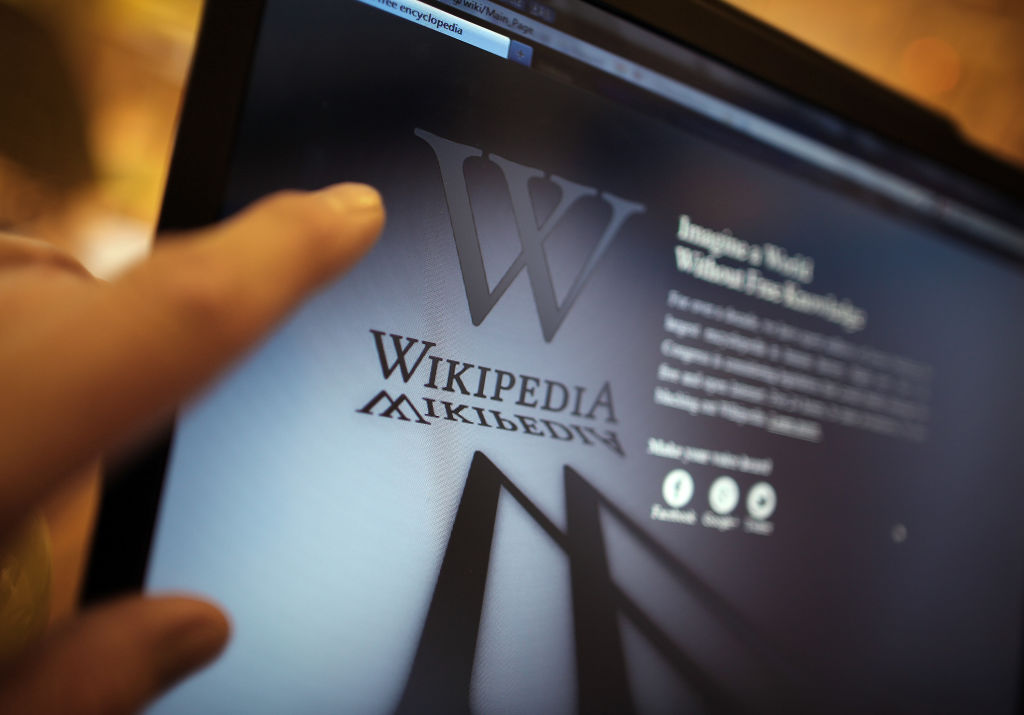 Wikipedia yöneticisi Molly White, kripto para ile bağışı eleştiren makale yayınladı.