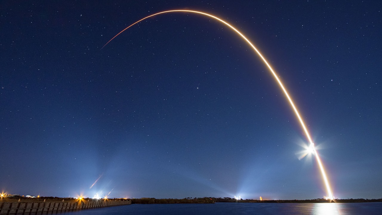 SpaceX onlarca Starlink uydusunu uzaya fırlattı
