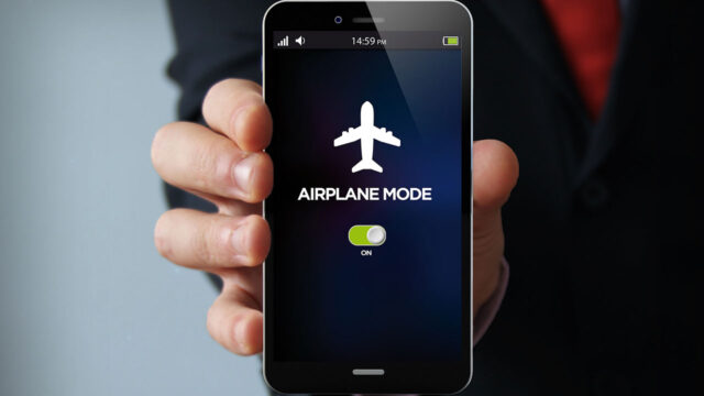 Uçak yolculuklarında neden telefon kullanılmaz?