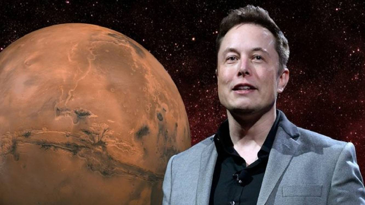 Elon Musk, mürettebatlı Mars yolculuğu için tarih verdi!