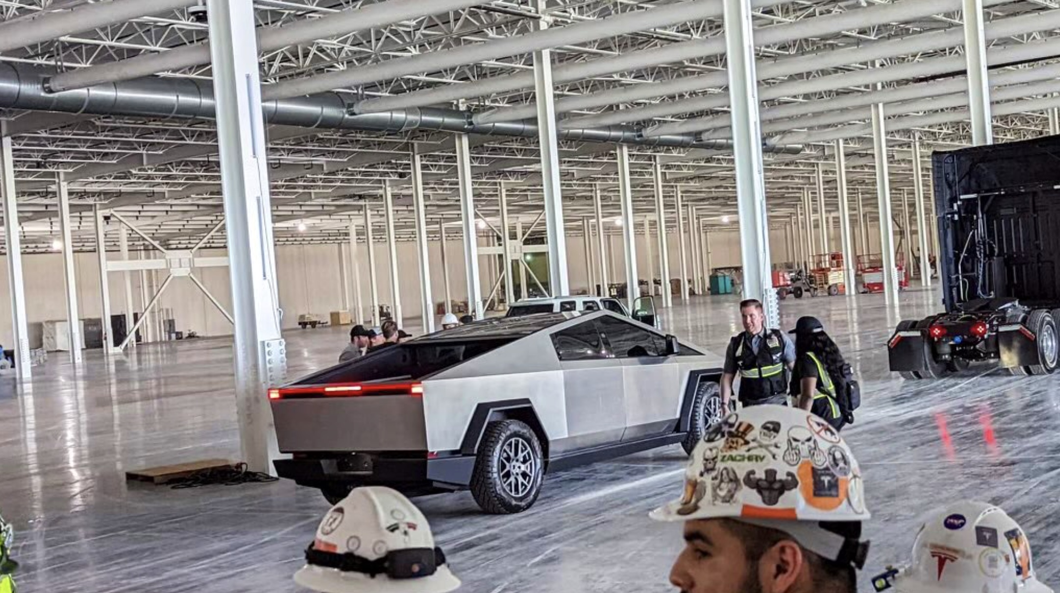 Cybertruck, Roadster ve Semi'nin üretimi 2023'te başlayacak
