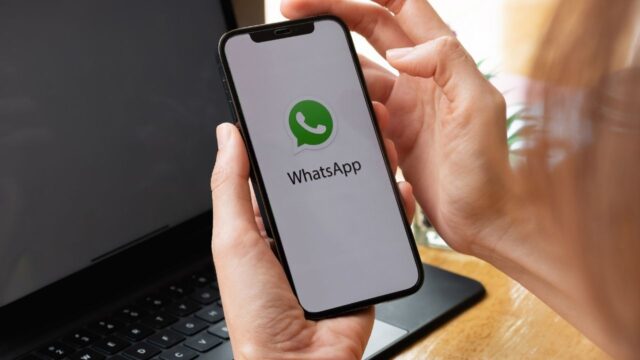 WhatsApp brings bomb features!  they will speak for you