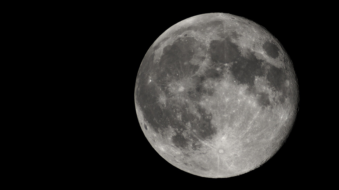 Çin’in Ay’a çarpan roketi, teleskopla görüntülendi!