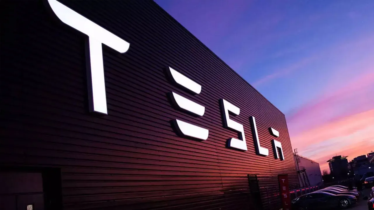 Tesla toplu işten çıkarma