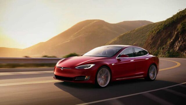 Tesla Model S Plaid car breaks speed record!