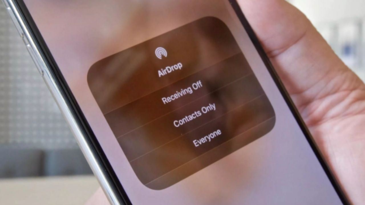iPhone 14 sorunları bitmek bilmiyor! Şimdi de AirDrop dosyaları gönderilemiyor.