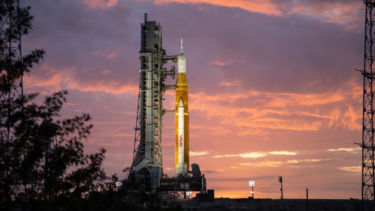 NASA, SLS roketi için yeni fırlatma tarihi açıkladı