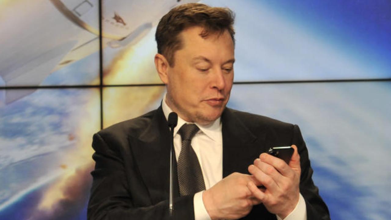 Elon Musk: "Gerekirse akıllı telefon üretirim."