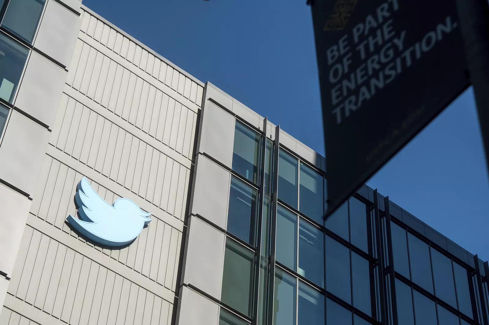 Twitter ofisi çalışanlara kapatıldı