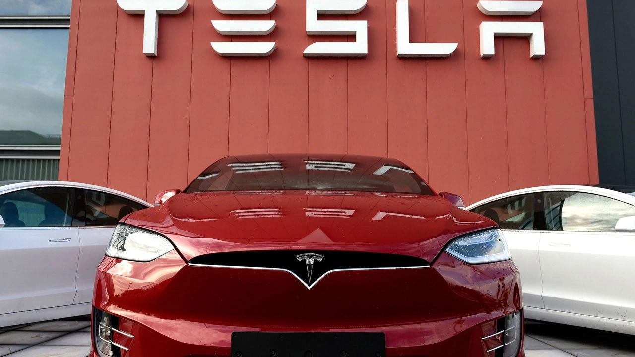 Tesla en kötü dönemini yaşıyor! Hisseler çakıldı